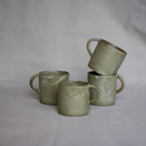 cerámica artesanal hecha a mano en madrid, vajilla, vaso, taza con asa, buño